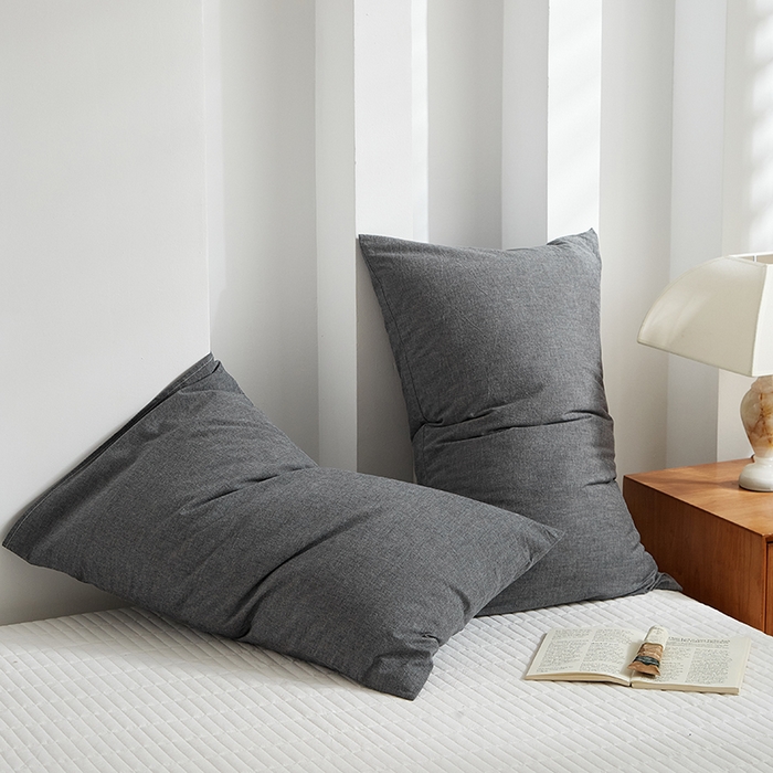 91家纺网 家纺一手货源 找家纺 呦呦南宋 纯棉简约款枕套 母婴级A类全棉色织水洗棉无印风单品一对装全棉枕头套 深灰（简约款）