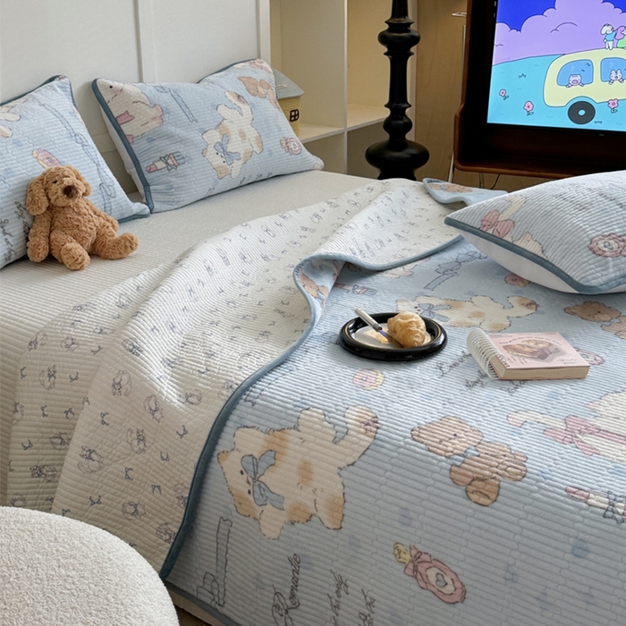 91家纺网 家纺一手货源 找家纺 萝莉家纺 2024爆款印花牛奶绒夹棉绗缝床盖三件套 俏皮猫猫