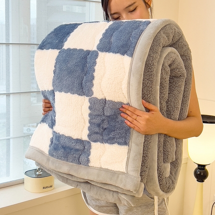 91家纺网 家纺一手货源 找家纺 （总）慕木家纺 2025秋冬新款A类北极绒棋盘格双面毛毯（可供跨境外贸抽空爆款首选）
