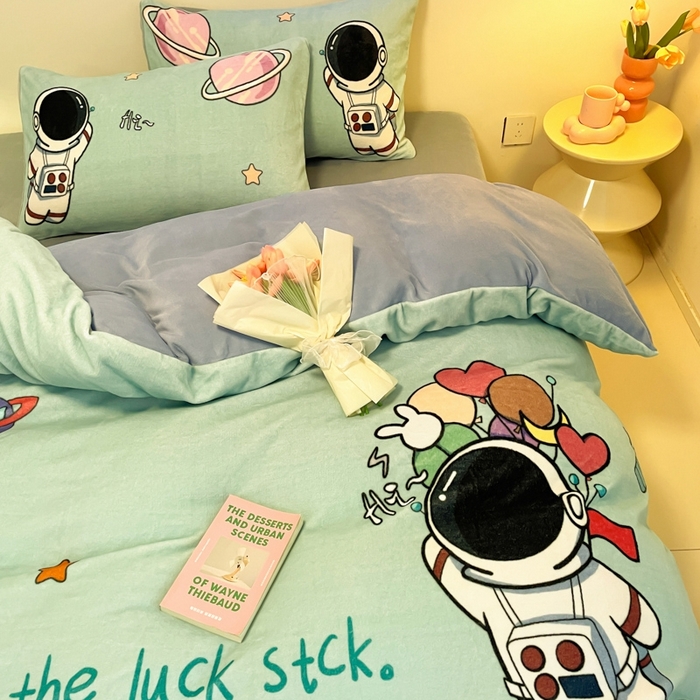 91家纺网 家纺一手货源 找家纺 新方向 2025新款全消光A类儿童牛奶绒四件套-太空行 太空行-绿