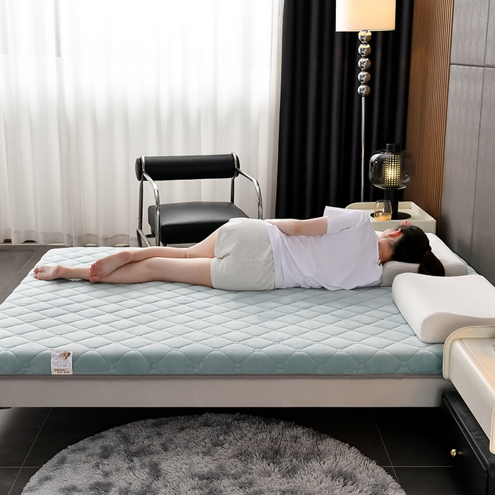 91家纺网 家纺一手货源 找家纺 亿丁点床垫 2024新款加厚宝宝绒抗压床垫 宝宝绒绿色