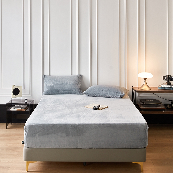 91家纺网 家纺一手货源 找家纺 千朵森 2024新款A类纯色牛奶绒单床笠-芙妮系列-风格二 芙妮-印月灰