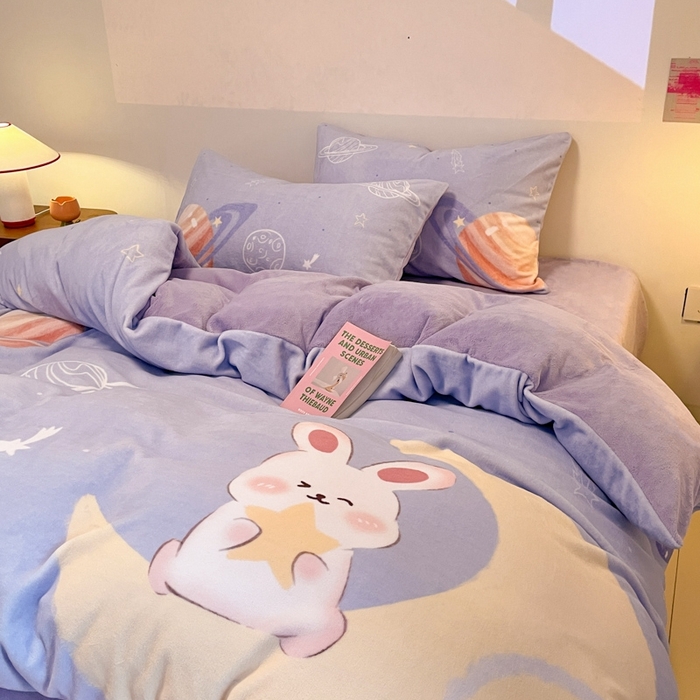 91家纺网 家纺一手货源 找家纺 新方向 2025新款全消光A类儿童牛奶绒四件套-萌萌兔 萌萌兔-紫