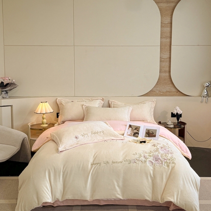 91家纺网 家纺一手货源 找家纺 （总）奥汀洛家纺 2025新款全工艺牛奶绒四件套-花都