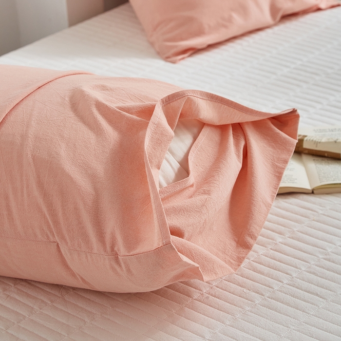 91家纺网 家纺一手货源 找家纺 呦呦南宋 纯棉简约款枕套 母婴级A类全棉色织水洗棉无印风单品一对装全棉枕头套 粉色（简约款）