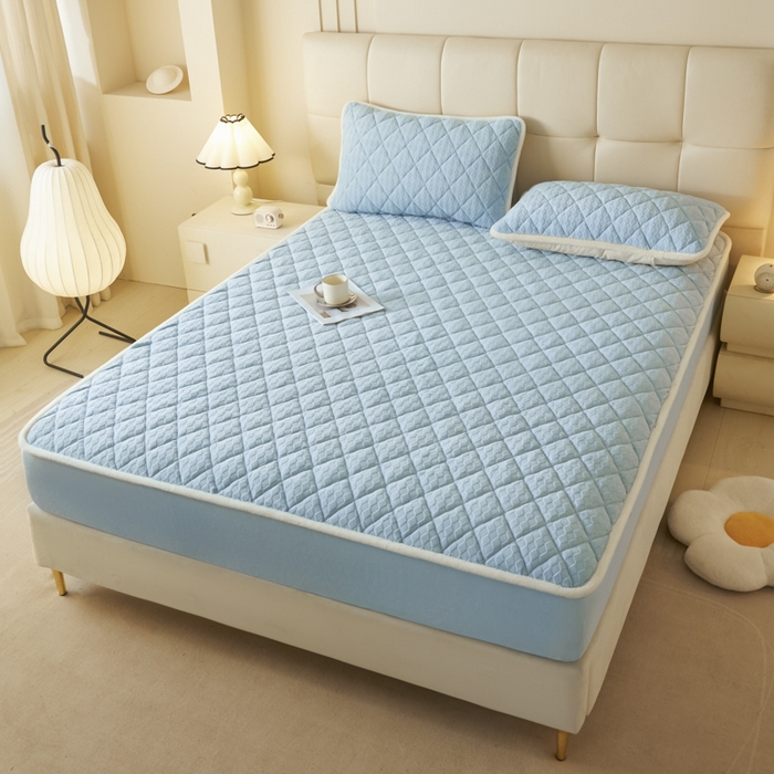 91家纺网 家纺一手货源 找家纺 鑫钰 2024秋冬新款加厚牛奶绒烂花夹棉床笠 菱形格-天蓝