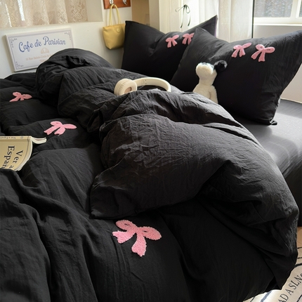 91家纺网 家纺一手货源 找家纺 阿曼达 2024新款ins博主风爆款纯色波点蝴蝶结毛巾绣软糯糯水洗m四件套（专版花型）风格二 蝴蝶结-黑