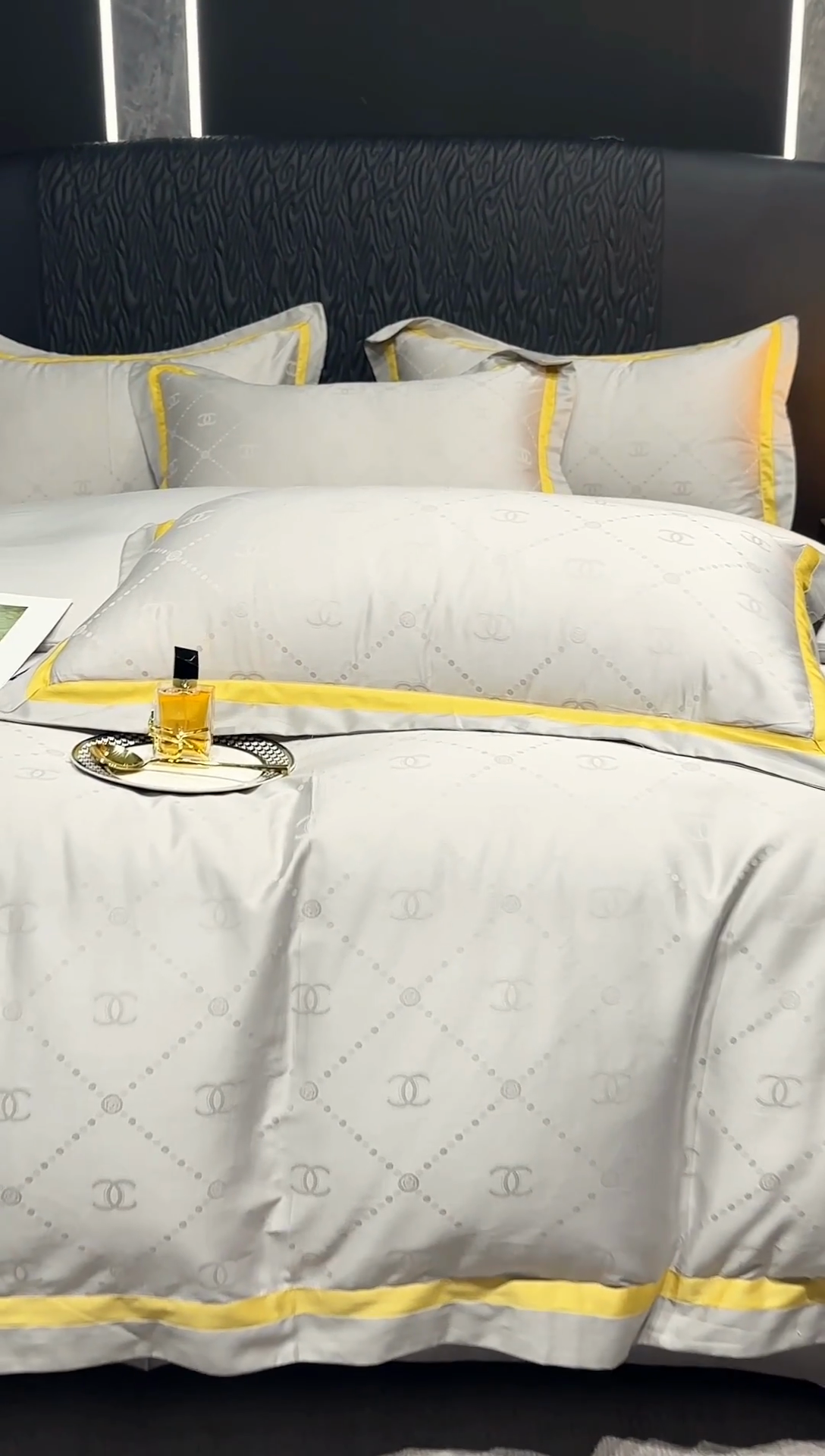 91家纺网 家纺一手货源 找家纺 雲归梦 2024新款轻奢双拼角全棉提花四件套 大牌恋曲-高级灰