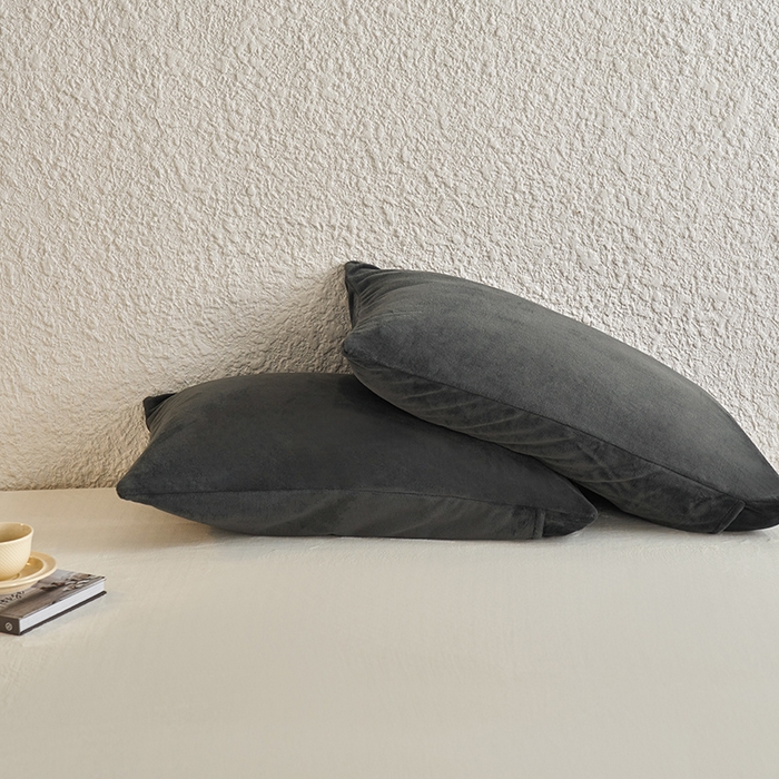 91家纺网 家纺一手货源 找家纺 千朵森 2024新款A类纯色牛奶绒单枕套-芙妮系列 芙妮-雅士灰