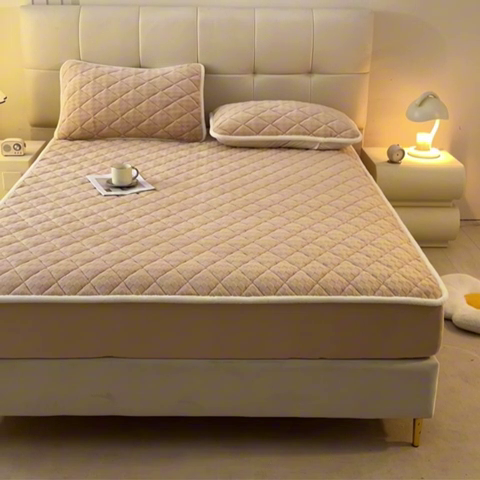 91家纺网 家纺一手货源 找家纺 （总）鑫钰 2024秋冬新款加厚牛奶绒烂花夹棉床笠