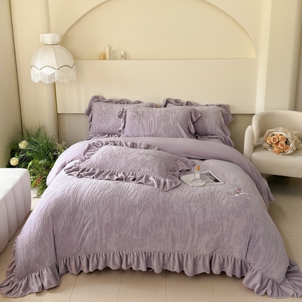 91家纺网 家纺一手货源 找家纺 （总）娇逸家居 2024新款韩版A类雕花牛奶绒荷叶边刺绣款-郁金香