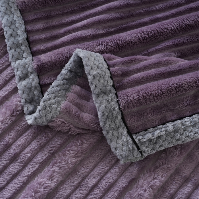 91家纺网 家纺一手货源 找家纺 巴木赫 2024新款子母抽条兔毛绒绒毯毯子 葡萄紫
