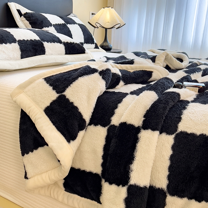 91家纺网 家纺一手货源 找家纺 慕木家纺 2025秋冬新款A类北极绒棋盘格双面毛毯 棋盘格双面绒毯-黑白