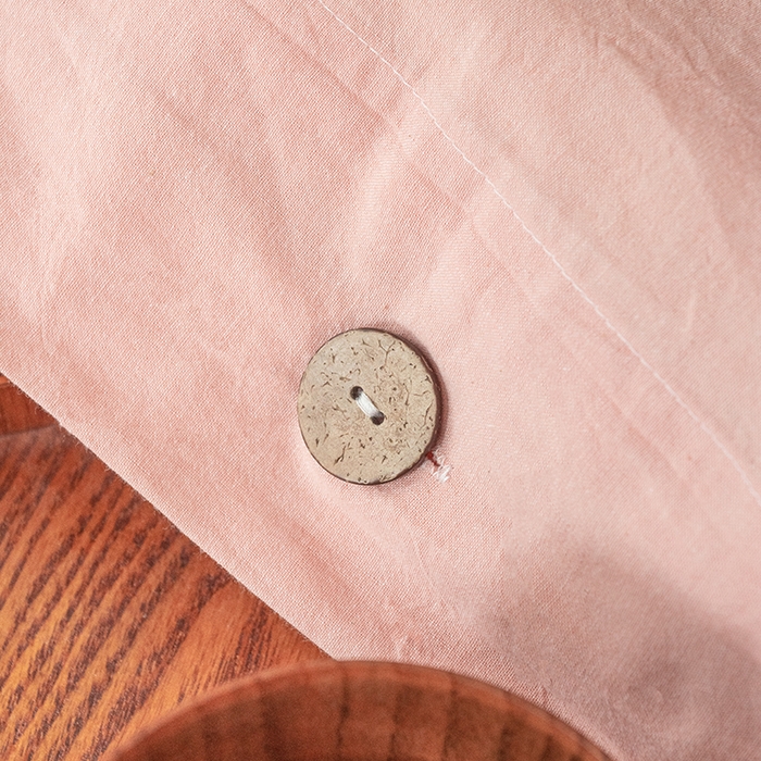 91家纺网 家纺一手货源 找家纺 呦呦南宋 纽扣款单被套A类纯棉  母婴级色织水洗棉 单件纯色被罩 无印风全棉单品被套 粉色