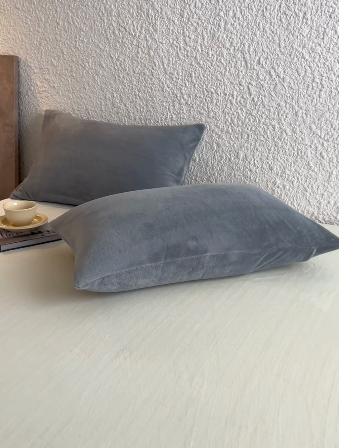 91家纺网 家纺一手货源 找家纺 千朵森 2024新款A类纯色牛奶绒单枕套-芙妮系列 芙妮-印月灰