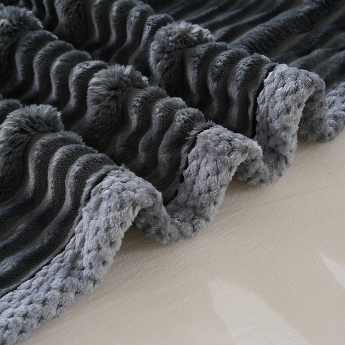 91家纺网 家纺一手货源 找家纺 巴木赫 2024新款子母抽条兔毛绒绒毯毯子 深灰