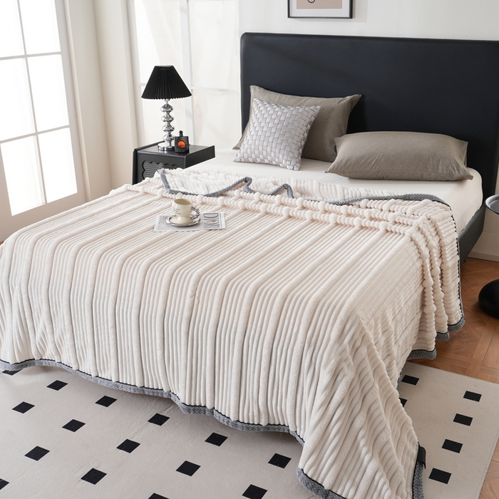 91家纺网 家纺一手货源 找家纺 巴木赫 2024新款子母抽条兔毛绒绒毯毯子 奶白