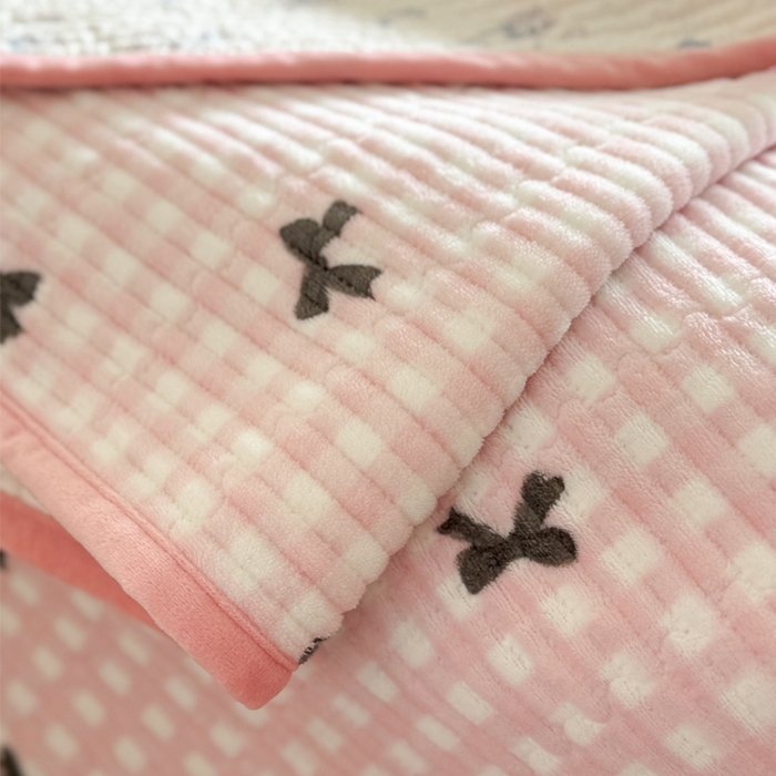 91家纺网 家纺一手货源 找家纺 萝莉家纺 2024爆款印花牛奶绒夹棉绗缝床盖三件套 黑粉蝴蝶结