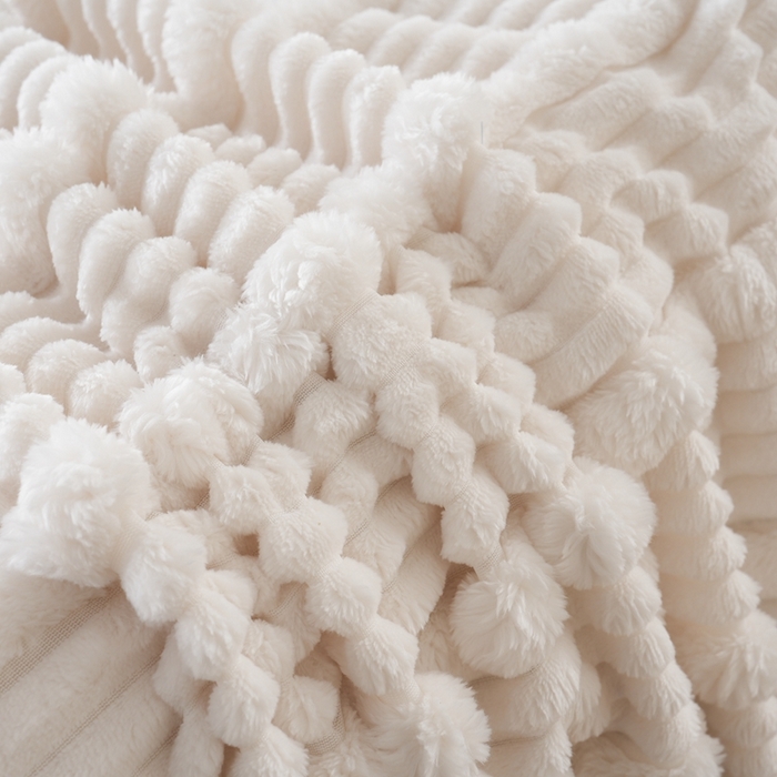 91家纺网 家纺一手货源 找家纺 巴木赫 2024新款子母抽条兔毛绒绒毯毯子 奶白