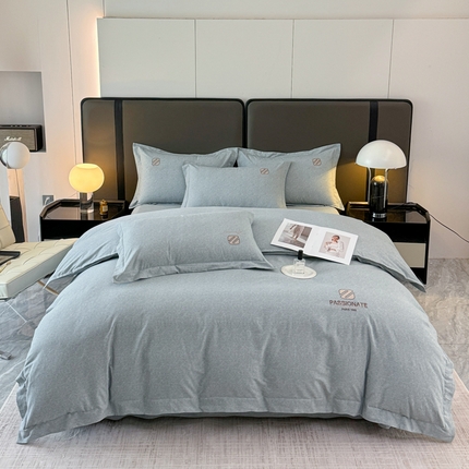 91家纺网 家纺一手货源 找家纺 铭浩家纺 2025新款100 ％全棉磨毛剌绣宽边四件套-依恋 依恋-雾霾灰