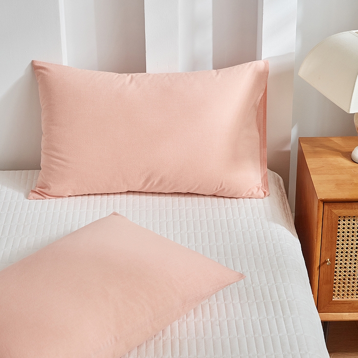 91家纺网 家纺一手货源 找家纺 呦呦南宋 纯棉简约款枕套 母婴级A类全棉色织水洗棉无印风单品一对装全棉枕头套 粉色（简约款）