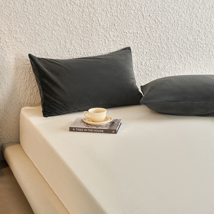 91家纺网 家纺一手货源 找家纺 千朵森 2024新款A类纯色牛奶绒单枕套-芙妮系列 芙妮-雅士灰