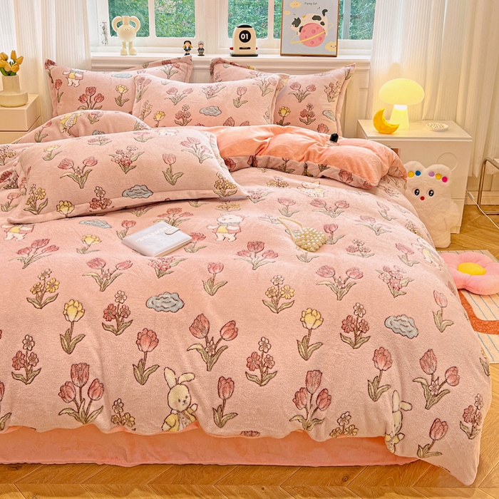 91家纺网 家纺一手货源 找家纺 韩巢家纺 2024新款加厚雪花绒牛奶绒珊瑚绒单件被套-新品（提供卖家秀 ） 花园熊（粉）