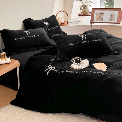 91家纺网 家纺一手货源 找家纺 你好美丽 2025新款200克牛奶绒四件套--蝴蝶结 蝴蝶结黑
