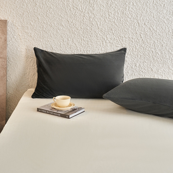 91家纺网 家纺一手货源 找家纺 千朵森 2024新款A类纯色牛奶绒单枕套-芙妮系列 芙妮-雅士灰