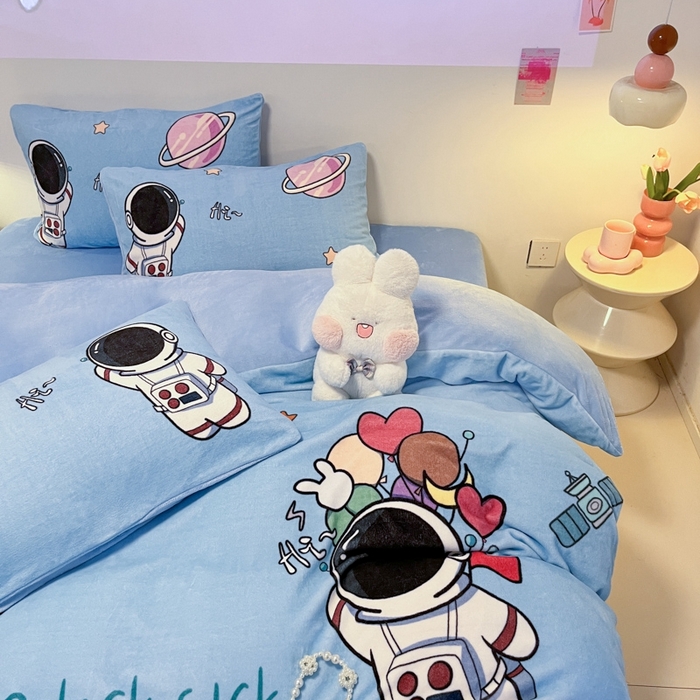 91家纺网 家纺一手货源 找家纺 新方向 2025新款全消光A类儿童牛奶绒四件套-太空行 太空行-蓝