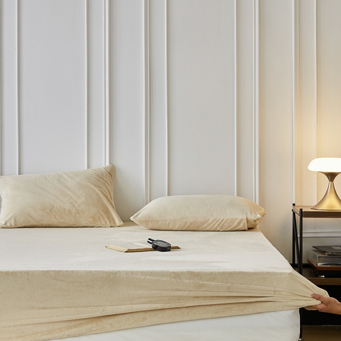 91家纺网 家纺一手货源 找家纺 千朵森 2024新款A类纯色牛奶绒单床笠-芙妮系列-风格二 芙妮-奶芋黄