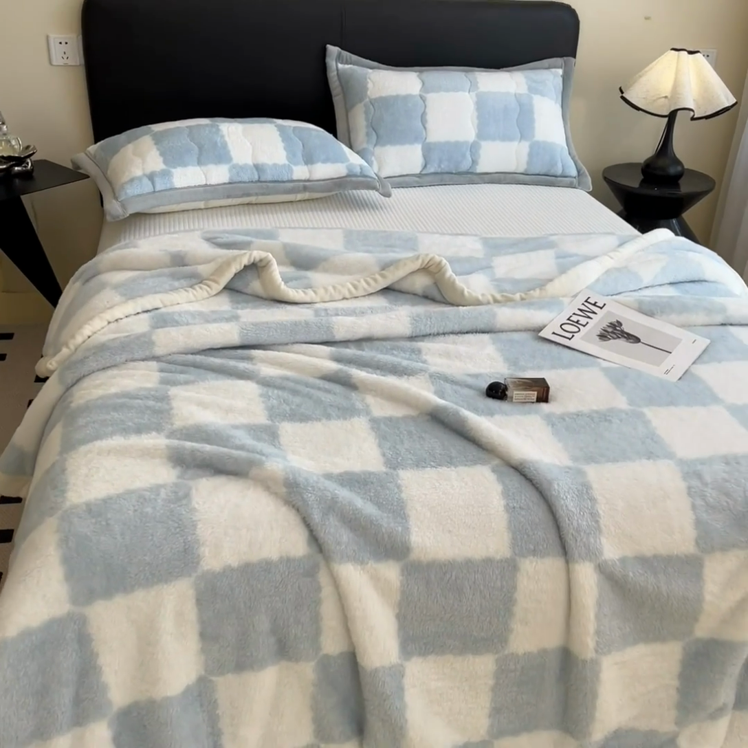 91家纺网 家纺一手货源 找家纺 慕木家纺 2025秋冬新款A类北极绒棋盘格双面毛毯 棋盘格双面绒毯-浅蓝