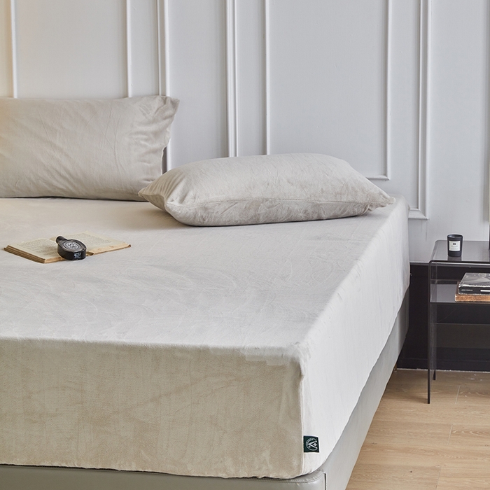 91家纺网 家纺一手货源 找家纺 千朵森 2024新款A类纯色牛奶绒单床笠-芙妮系列-风格二 芙妮-苏木浅灰