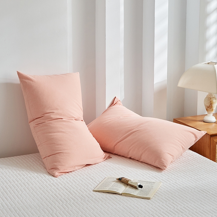 91家纺网 家纺一手货源 找家纺 呦呦南宋 纯棉简约款枕套 母婴级A类全棉色织水洗棉无印风单品一对装全棉枕头套 粉色（简约款）