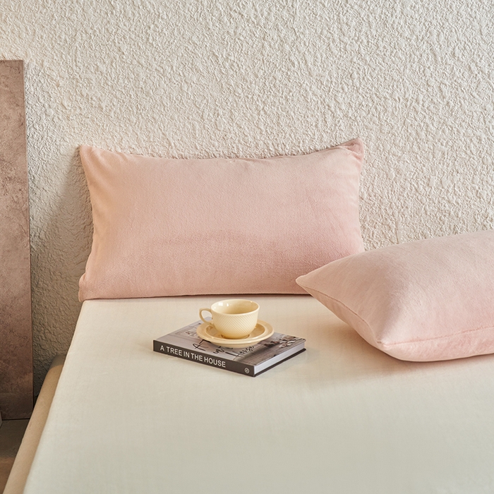 91家纺网 家纺一手货源 找家纺 千朵森 2024新款A类纯色牛奶绒单枕套-芙妮系列 芙妮-香草粉