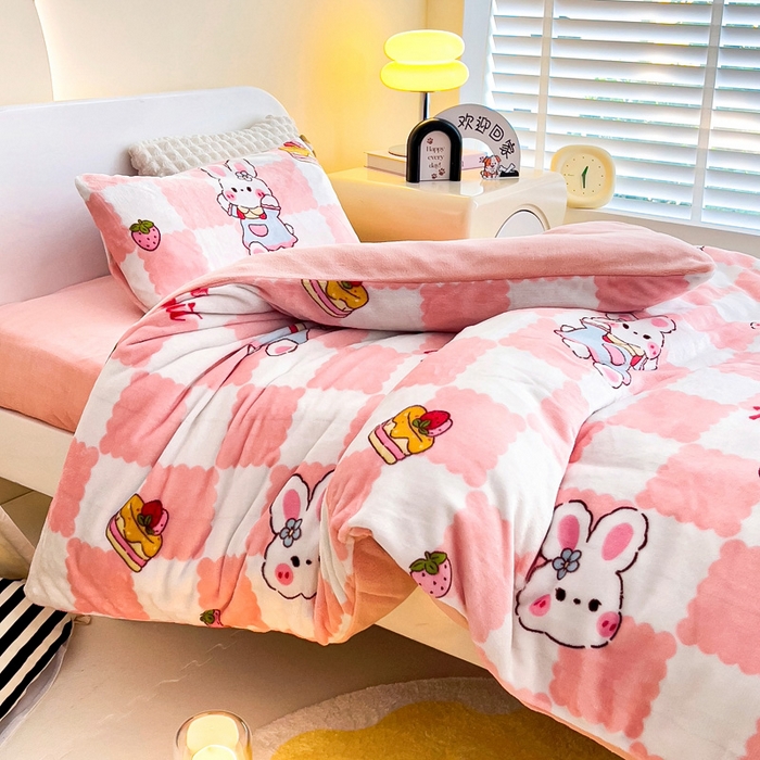 91家纺网 家纺一手货源 找家纺 鱼宝 2024新款小版牛奶绒婴童套件波波兔