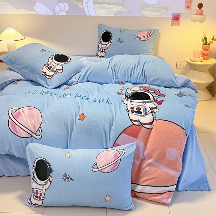 91家纺网 家纺一手货源 找家纺 新方向 2025新款全消光A类儿童牛奶绒四件套-太空行 太空行-蓝