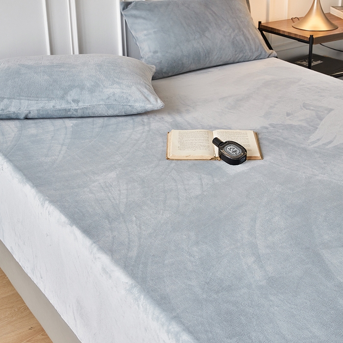 91家纺网 家纺一手货源 找家纺 千朵森 2024新款A类纯色牛奶绒单床笠-芙妮系列-风格二 芙妮-印月灰