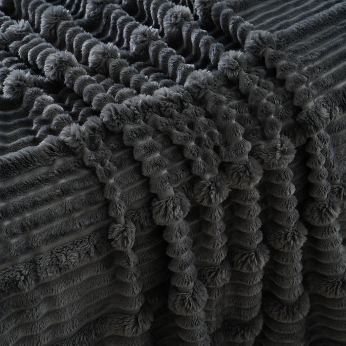 91家纺网 家纺一手货源 找家纺 巴木赫 2024新款子母抽条兔毛绒绒毯毯子 深灰