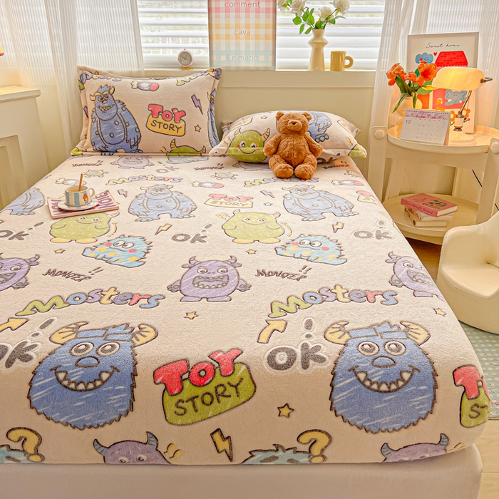 91家纺网 家纺一手货源 找家纺 韩巢家纺 2024新款加厚雪花绒卡通印花保暖牛奶绒珊瑚绒床笠三件套 小怪兽