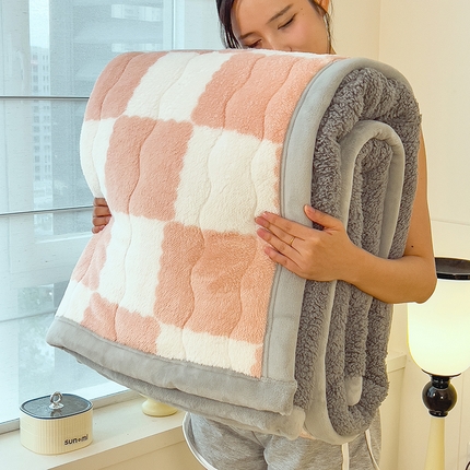 91家纺网 家纺一手货源 找家纺 （总）慕木家纺 2025秋冬新款A类北极绒棋盘格双面毛毯（可供跨境外贸抽空爆款首选）