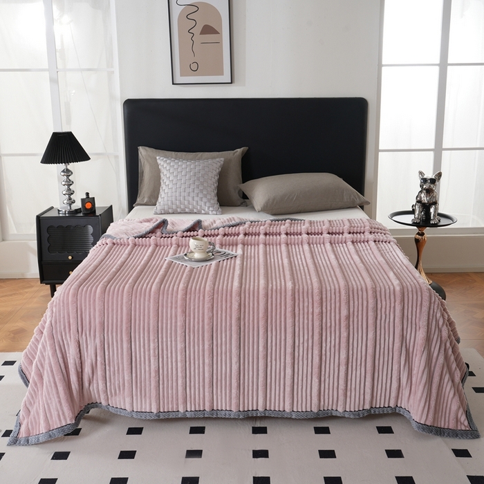 91家纺网 家纺一手货源 找家纺 巴木赫 2024新款子母抽条兔毛绒绒毯毯子 粉色