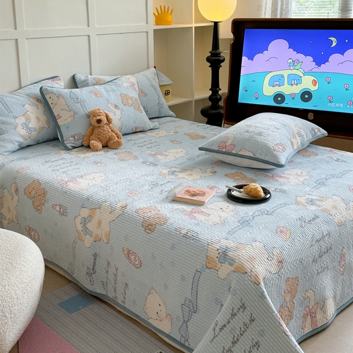 91家纺网 家纺一手货源 找家纺 萝莉家纺 2024爆款印花牛奶绒夹棉绗缝床盖三件套 俏皮猫猫