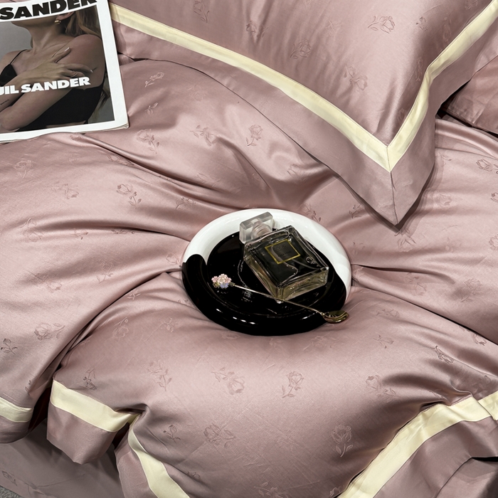 91家纺网 家纺一手货源 找家纺 雲归梦 2024新款轻奢双拼角全棉提花四件套 恋恋花语-樱花粉