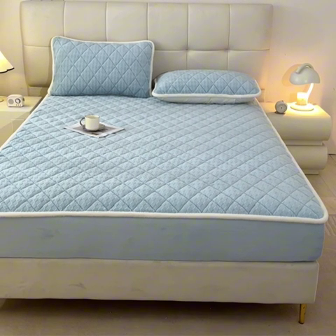 91家纺网 家纺一手货源 找家纺 鑫钰 2024秋冬新款加厚牛奶绒烂花夹棉床笠 菱形格-天蓝