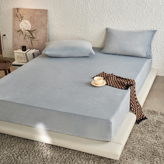 91家纺网 家纺一手货源 找家纺 千朵森 2024新款A类纯色牛奶绒单床笠-芙妮系列-风格一 芙妮-印月灰