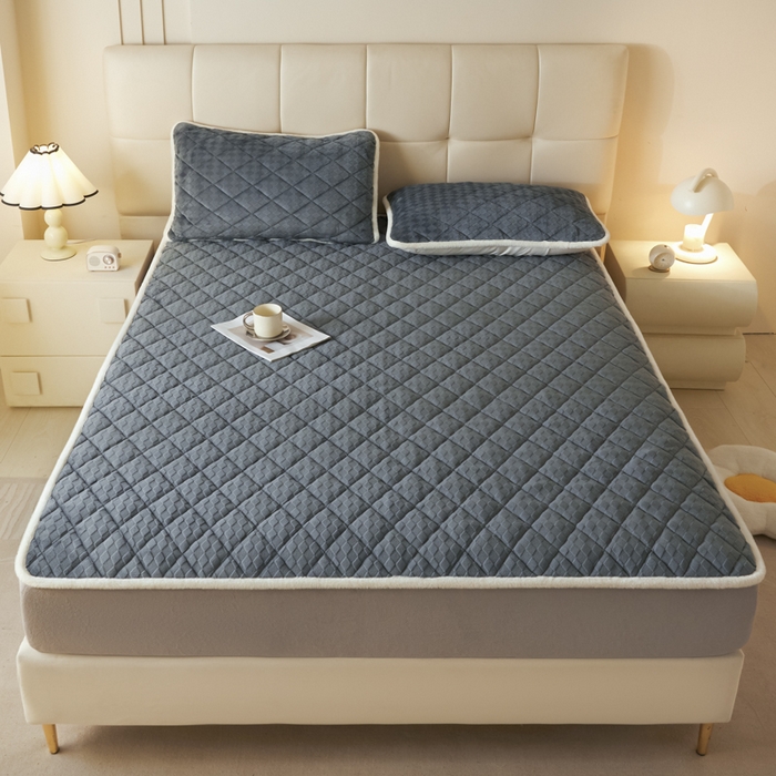 91家纺网 家纺一手货源 找家纺 鑫钰 2024秋冬新款加厚牛奶绒烂花夹棉床笠 菱形格-深灰