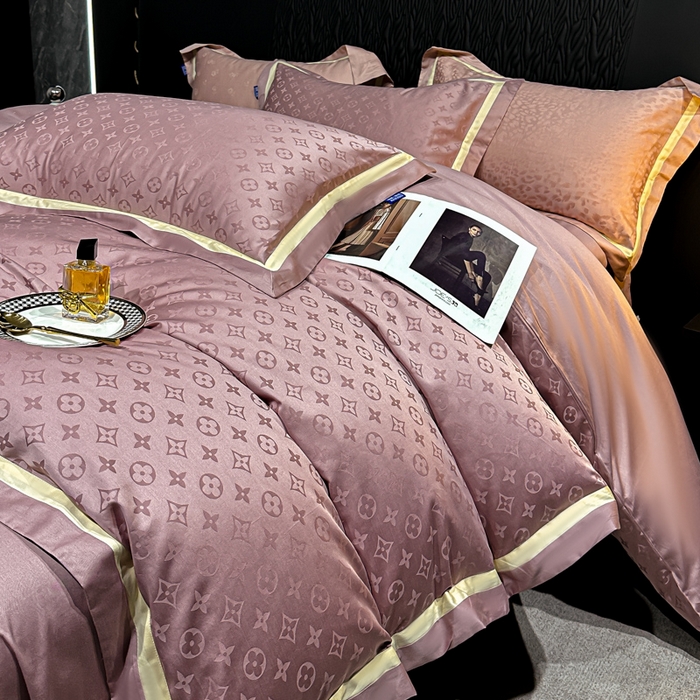 91家纺网 家纺一手货源 找家纺 雲归梦 2024新款轻奢双拼角全棉提花四件套 遇见经典-梅子粉