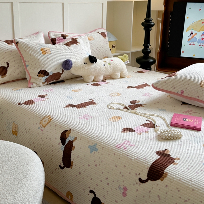 91家纺网 家纺一手货源 找家纺 萝莉家纺 2024爆款印花牛奶绒夹棉绗缝床盖三件套 斑点狗狗