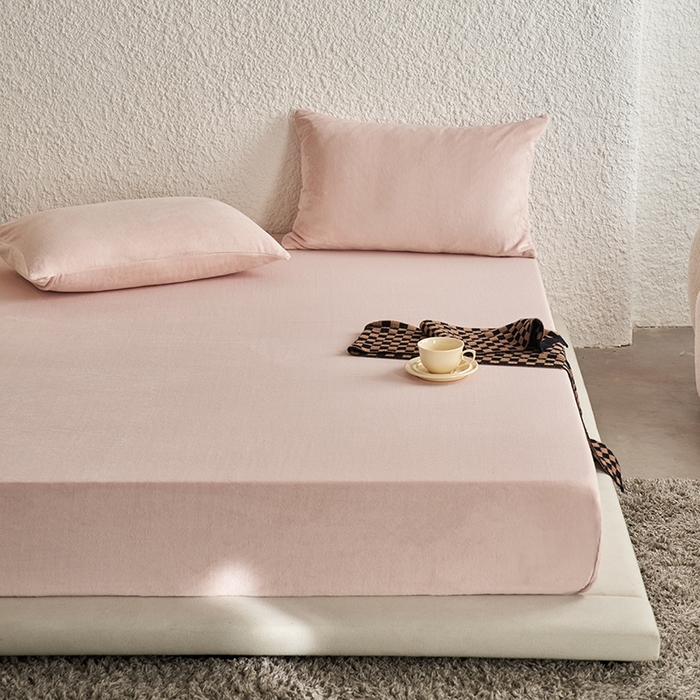 91家纺网 家纺一手货源 找家纺 千朵森 2024新款A类纯色牛奶绒单床笠-芙妮系列-风格一 芙妮-香草粉